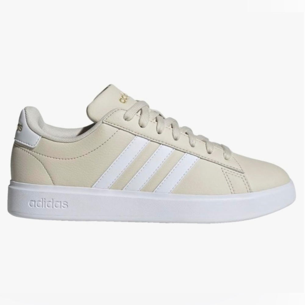 Adidas Grand Court 2.0 tennis shoe with Cloudfoam Comfort